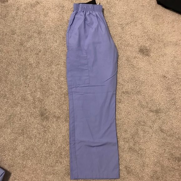 Maevn Scrubs Set - Picture 3 of 3